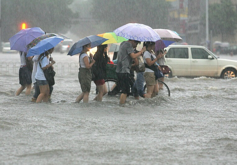 南方多地遭暴雨侵袭 钢铁价格或下跌